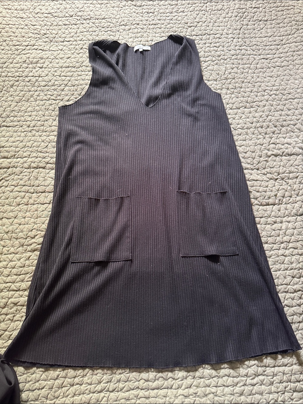 Sleeveless V-Neck Knit Dress in Black